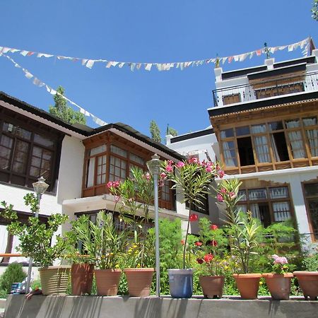 Готель Ashoka Ladakh Лех Екстер'єр фото