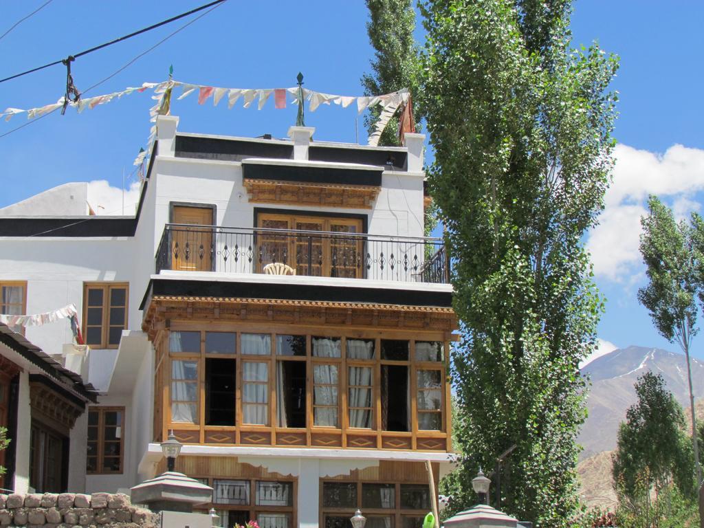 Готель Ashoka Ladakh Лех Екстер'єр фото