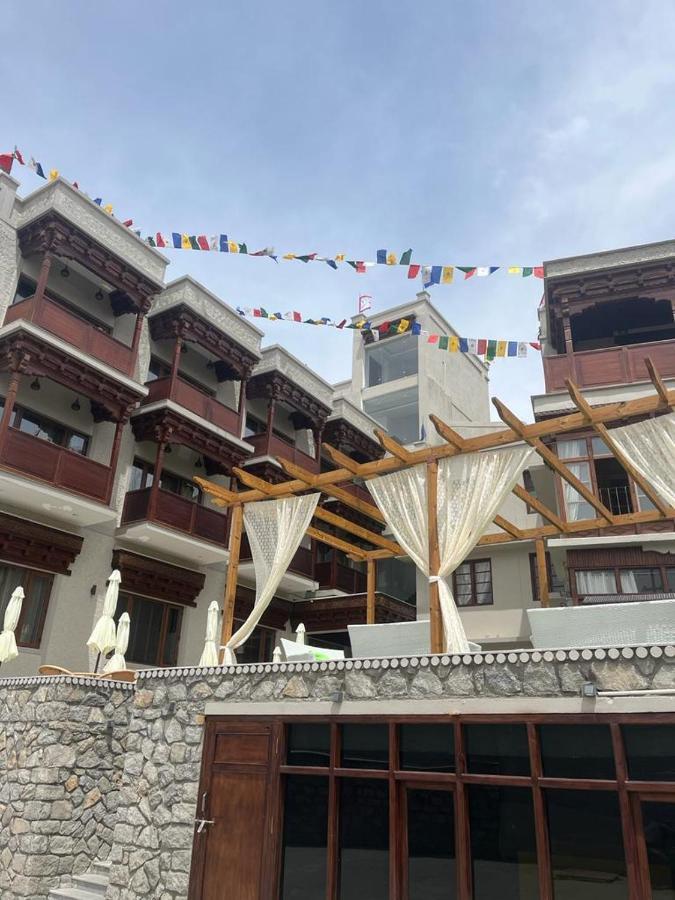 Готель Ashoka Ladakh Лех Екстер'єр фото