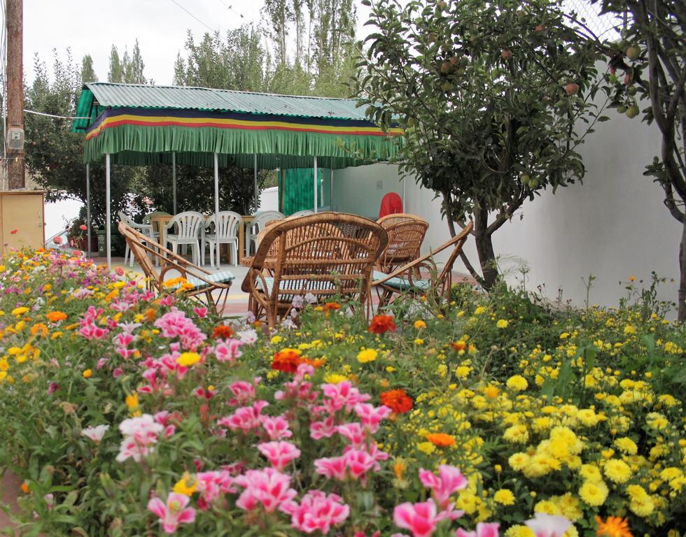 Готель Ashoka Ladakh Лех Екстер'єр фото